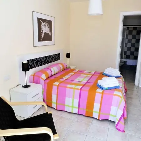 Playa Blanca Sleeps 6 Pool Wifi T691303 Villa