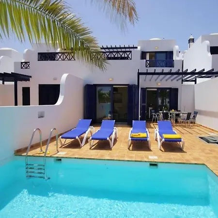 Villa Playa Blanca Sleeps 6 Pool Wifi T691303